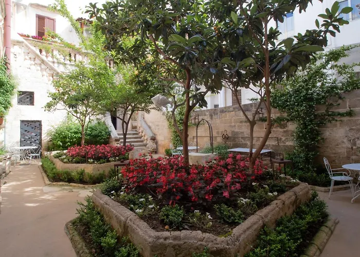 فندق مبيت وإفطار Il Giardino Della Regina غالّيبولي